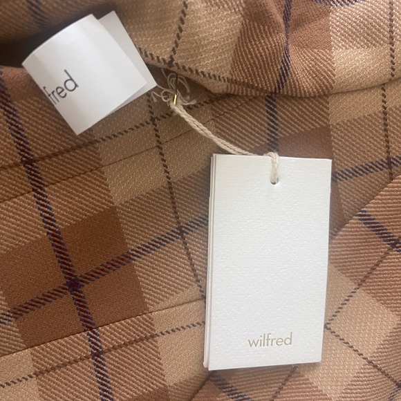 NewAritzia suit outwear - Picture 3 of 4